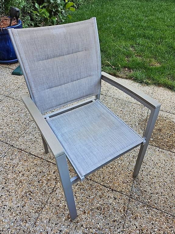 Set di tavolo e panche: Grande table de jardin avec chaises – Usato da Onex venduto da Rduquette 3