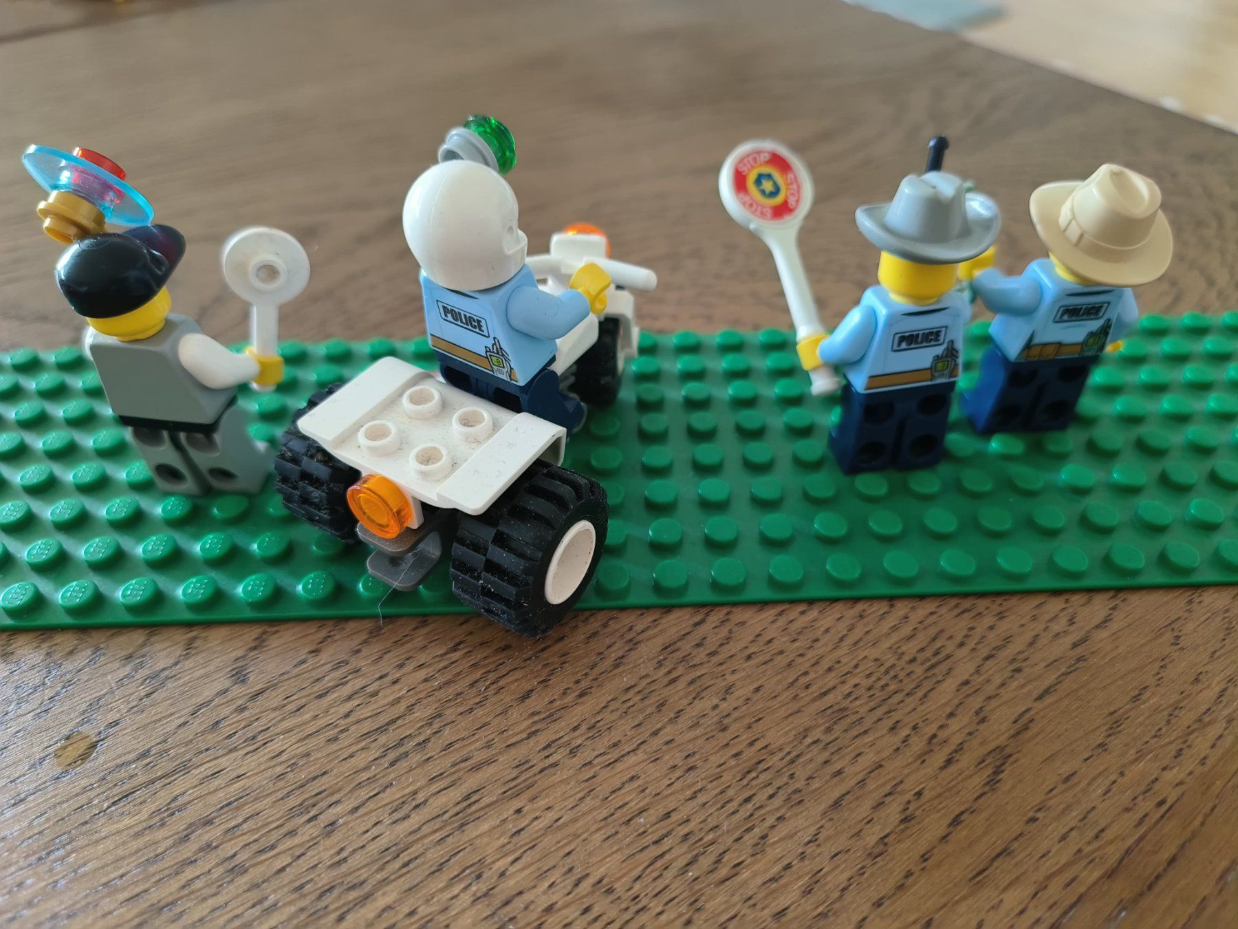 Lego Statuette: Lego Polizei Figuren – Usato da Oftringen venduto da joa_bbm2 1