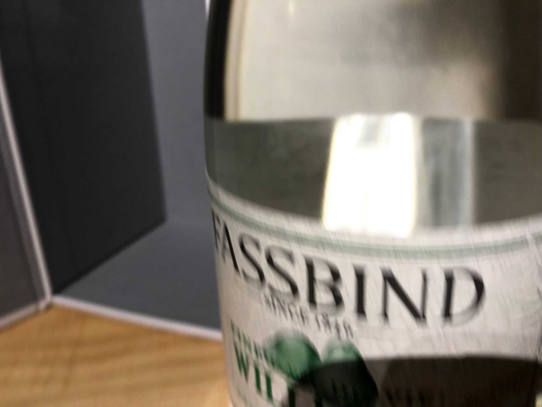 Williams Spirituosen: Fine Eau de Vie Williams Fassbind 43% – Neu und originalverpackt aus Wöschnau von Vinsale 4