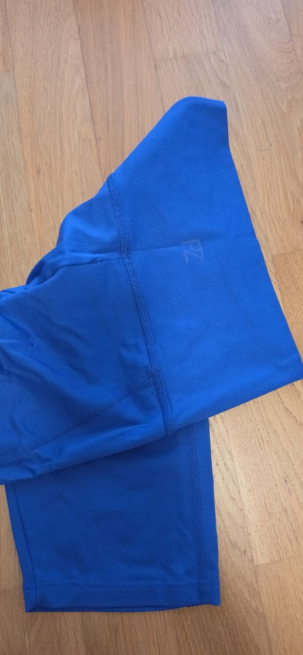 Pantaloni: Powerzone Laufshorts – Usato da Fribourg venduto da ari_qb5k 1