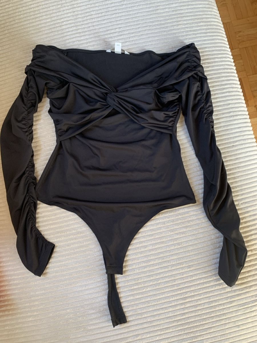 H&M Top: Body noir H&M – Usato da Prangins venduto da val_2c72
