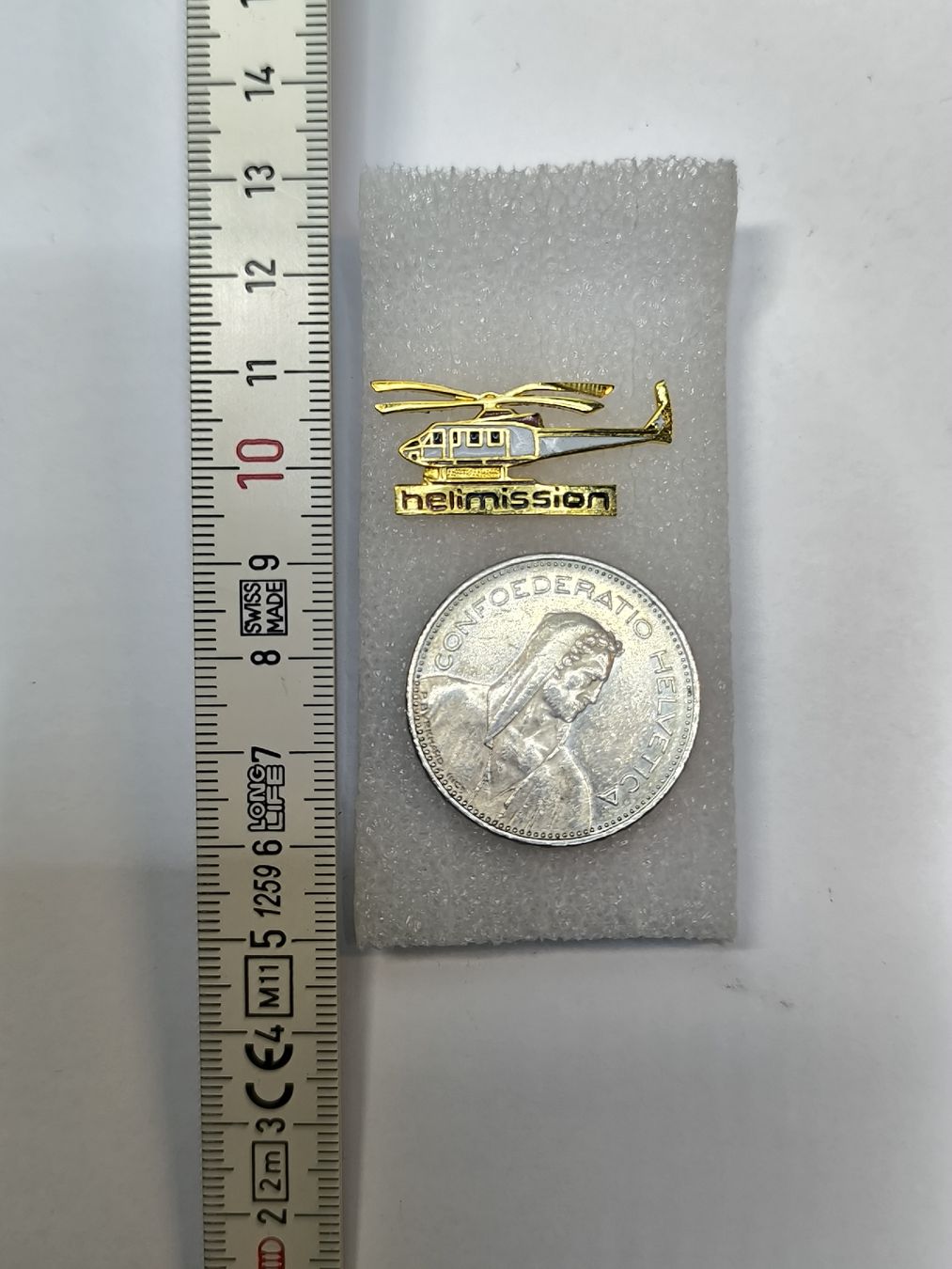 Plaquettes & Badges: Anstecknadel Helimission Helikopter  – D'occasion à Boniswil par ilk_qkq5 1