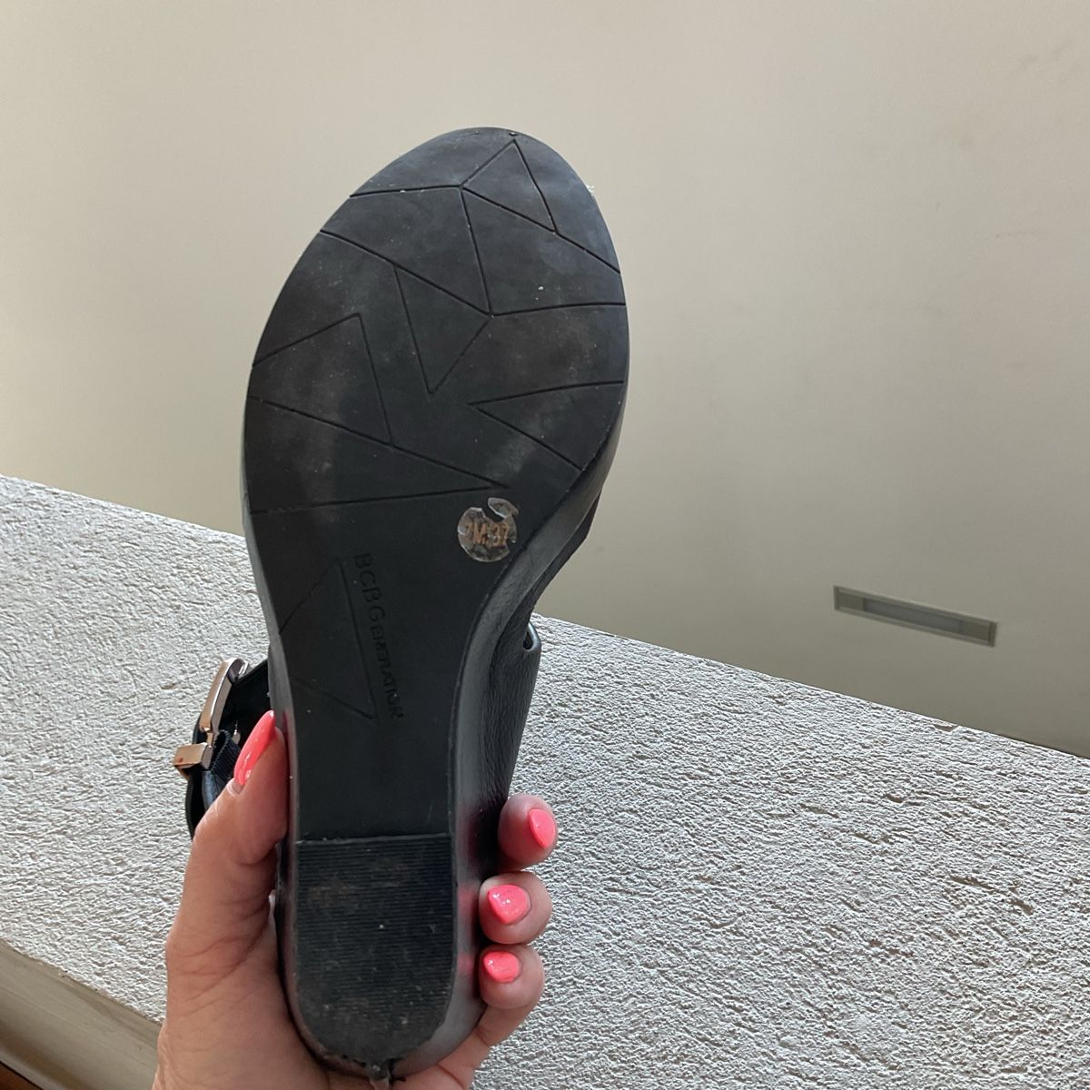 Damenschuhe: Sandales compensées BCBG Generation noires - Taille 37! – Gebraucht aus Villarepos von Sglobule 8