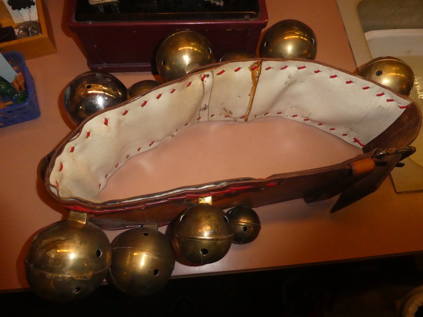 Cloches & sonnailles: Gschell - Chlausengröll – D'occasion à Chur par Diversico2010 2