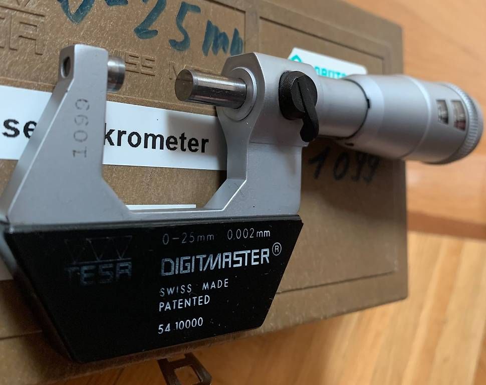 Tesa Misurare: TESA Satz planparallele Prüfgläser + TESA Mikrometer 0-25mm – Usato da Wetzikon ZH venduto da Nicki6 3