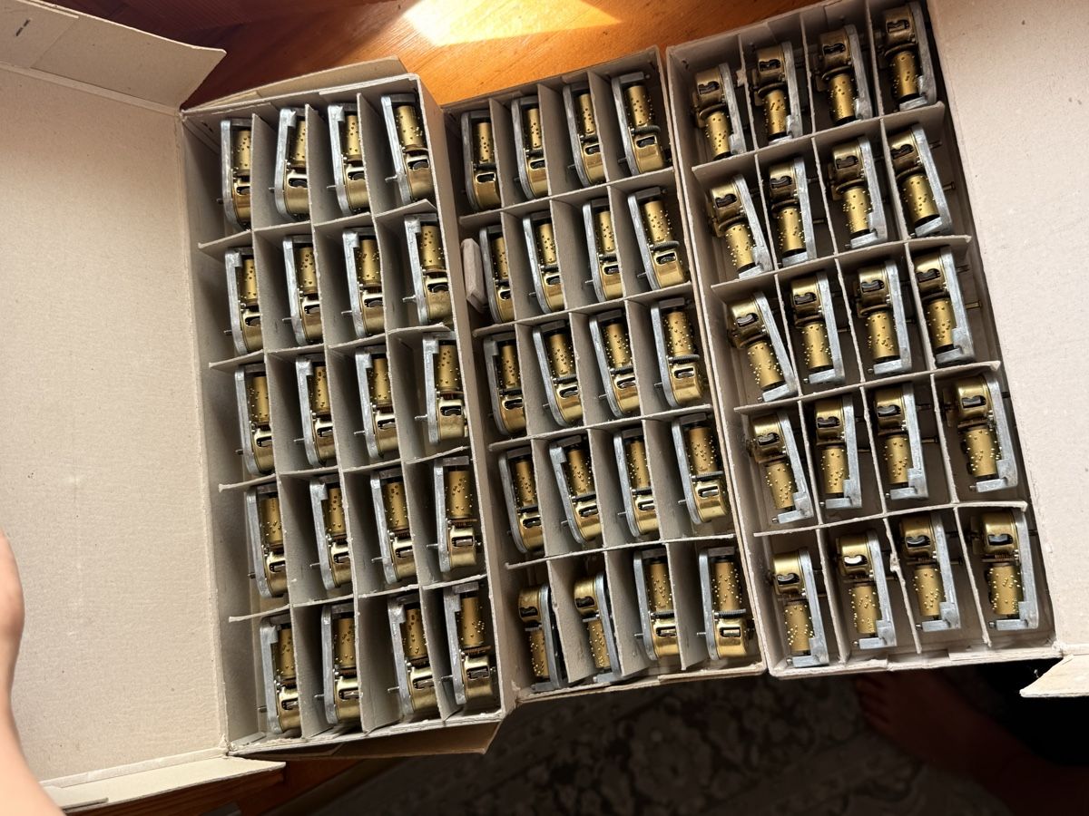 Reuge Boîtes à musique: Reuge Musical Movement Boxes 3  – D'occasion à Le Sentier par dar_hb62