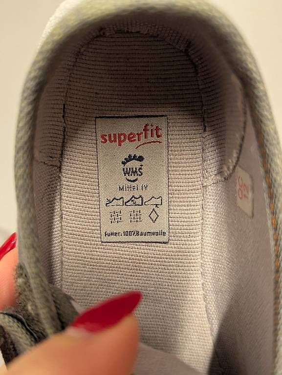 Scarpe per ragazzi: Hausschuhe/ Finken Gr. 27 – Usato da Seuzach venduto da louisa. 2
