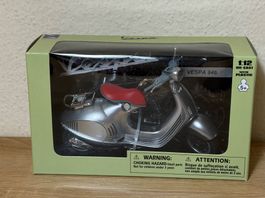 Piaggio Vespa 946 New Ray 1/12 Boxed