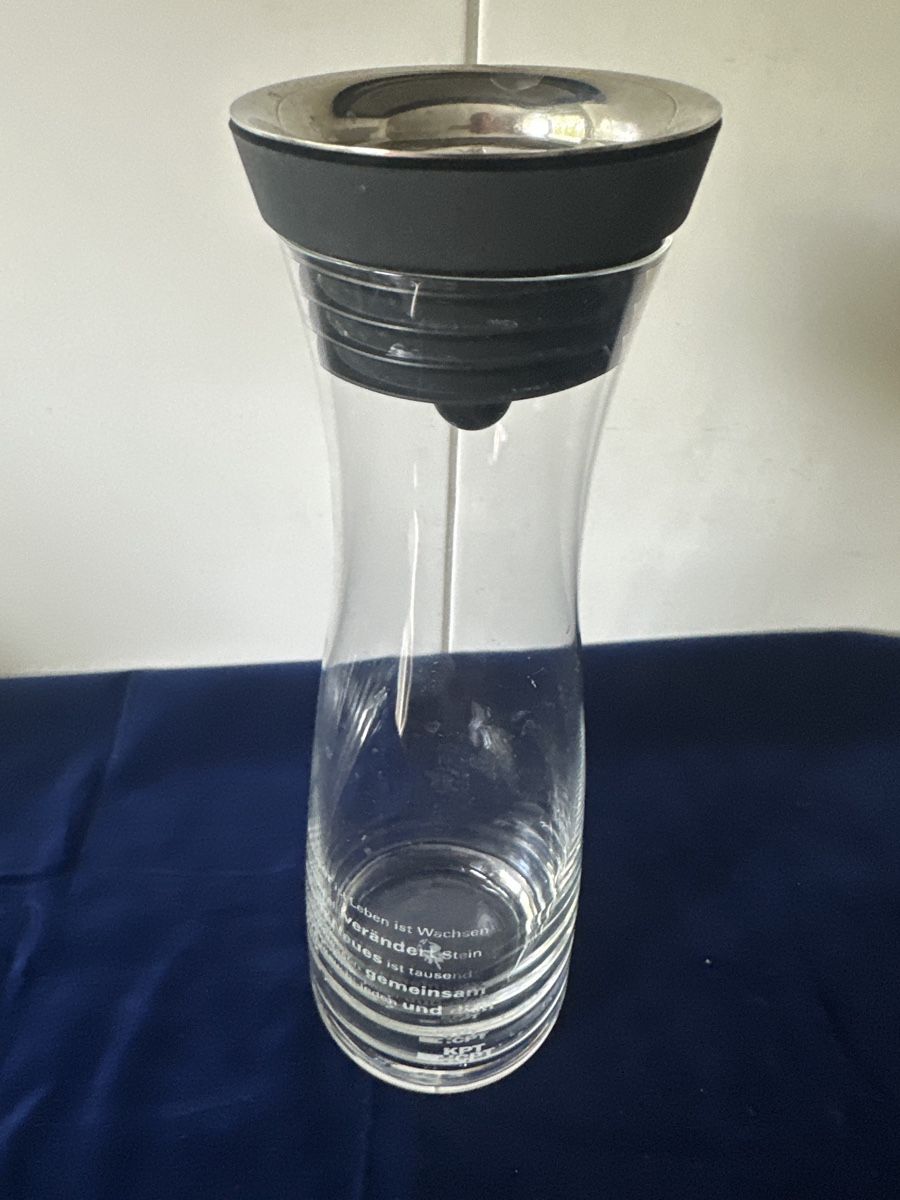 WMF Caraffe: WMF Wasserkaraffe Basic, 1 Liter, ideal für den Sommer – Usato da Zürich venduto da Chaeffeler 1