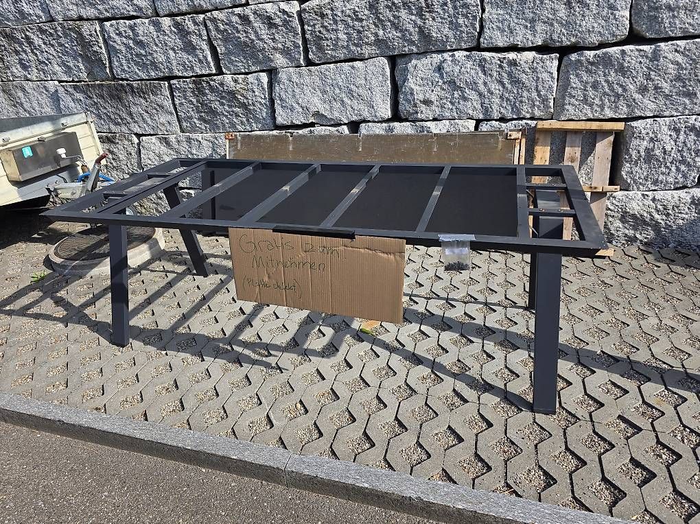 Sonstiges Mobiliar: Gartentisch Gestell Beine Alu – Gebraucht aus Münchwilen AG von simon1291