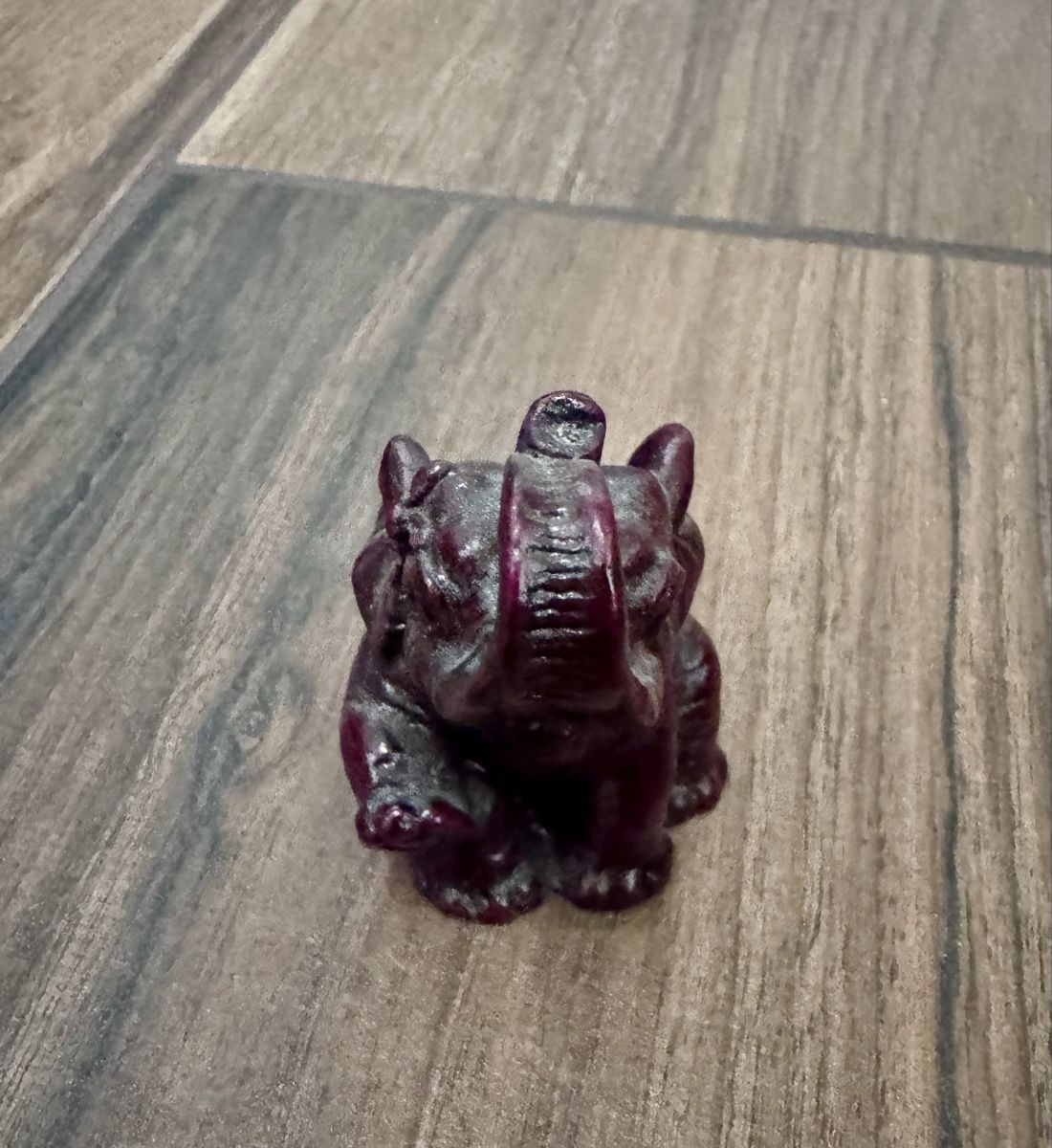 Statuette: Süsser Deko-Elefant, bordeauxrot – Nuovo (secondo la descrizione) da Bäretswil venduto da clothes-freak 1