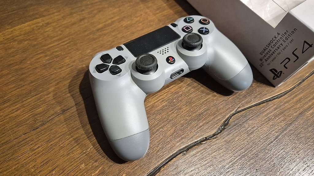 Sony Controller: Playstation 4 Controller 20th Annyversary Edition – Gebraucht aus Bühler von Appezeller 3