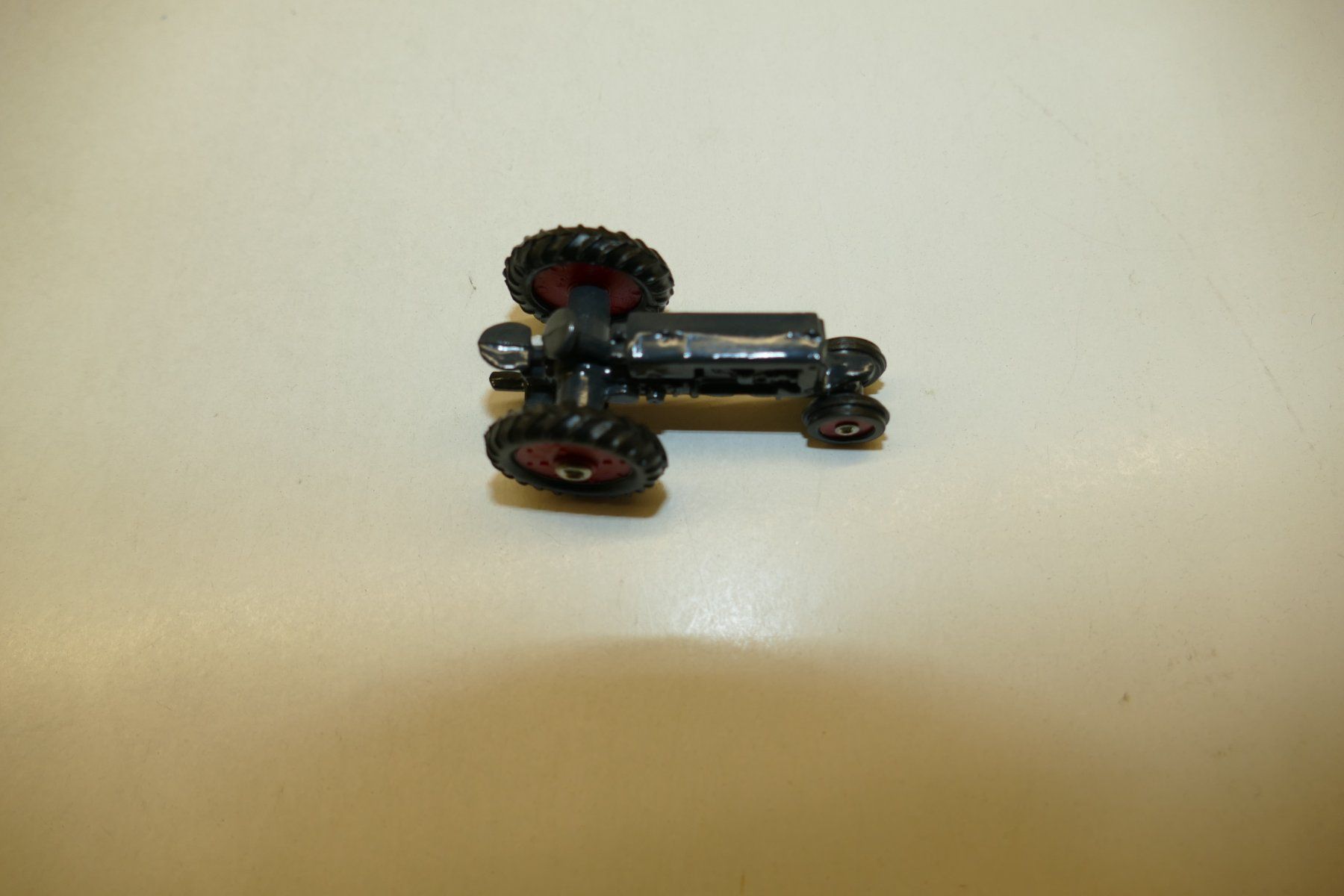 Kit di modellismo & Modellini statici: ERTL Metallmodel: Traktor grau – Nuovo (secondo la descrizione) da Niederhasli venduto da rail-duerst 4