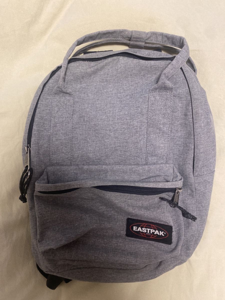 Eastpak Zaini: Eastpak Rucksack Grau – Usato da Holderbank SO venduto da amiragerber