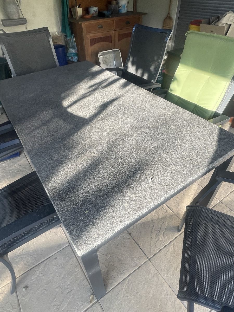 Tables: Gartentisch mit Steinplatte und Stühlen anthrazit gebraucht – D'occasion à Kappel SO par jac_78b6 1