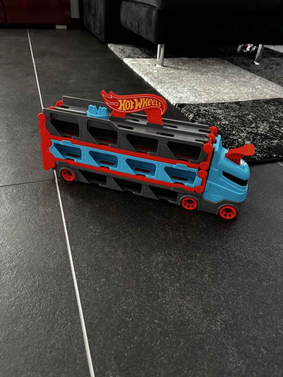 Hot Wheels Giocattoli: Hot Wheels Rennbahn Transporter – Usato da trimmis venduto da Nunes07 2