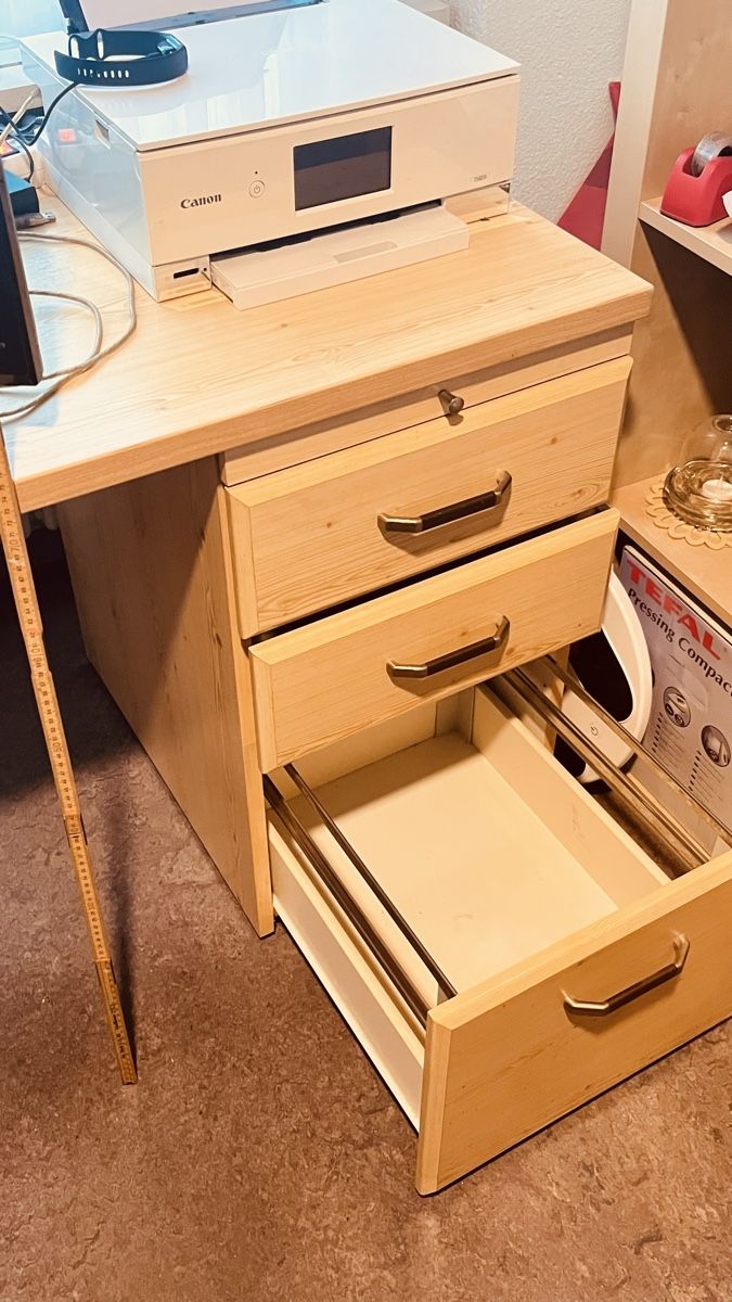Schreibtische: Schreibtisch – Gebraucht aus Pfäffikon SZ von wino1 1