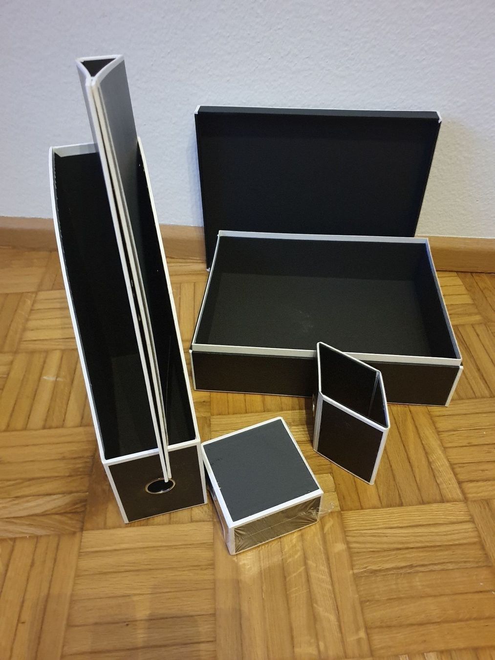 Blocchi: Desk Set Ordner Notizpapier Stiftehalter – Nuovo e nell'imballaggio originale da Basel venduto da ser_q9qm 1