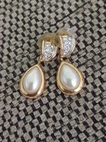 Ohrhänger goldfarben mit Perle und Steinchen