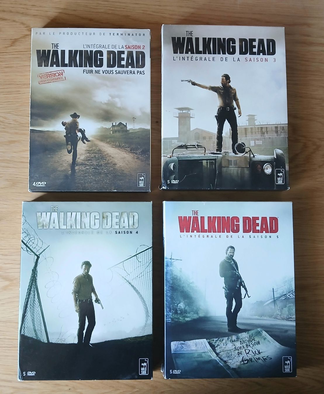 Tutti i DVDs: The Walking Dead - Saisons 2 à 5  – Usato da Sciernes-d'Albeuve venduto da Dojo004