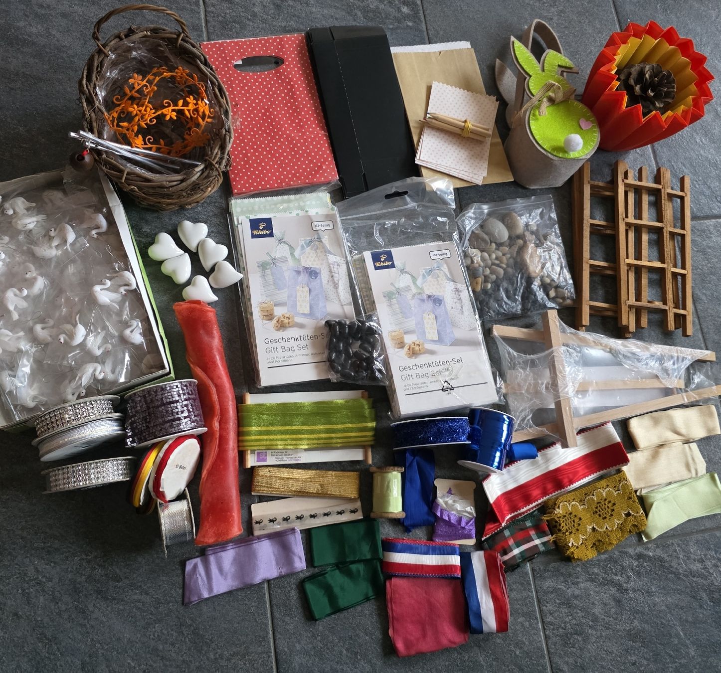 Kit bricolage: Bastelset Gross: Geschenkbaender, Deko, Steine u.v.m. – Nuovo (secondo la descrizione) da Rheinsulz venduto da Gilea 7