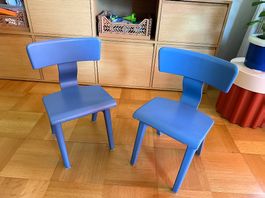 2 Kinderstühle aus Holz, blau, gut erhalten, frisches Design