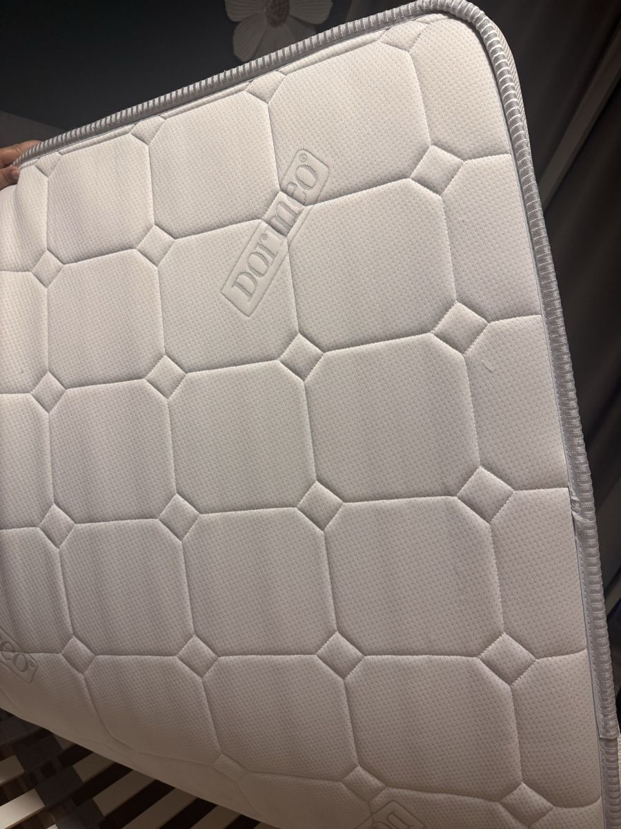 Matelas: Memory Foam Matratze 160x200 – D'occasion à Horgen par deea_foxy