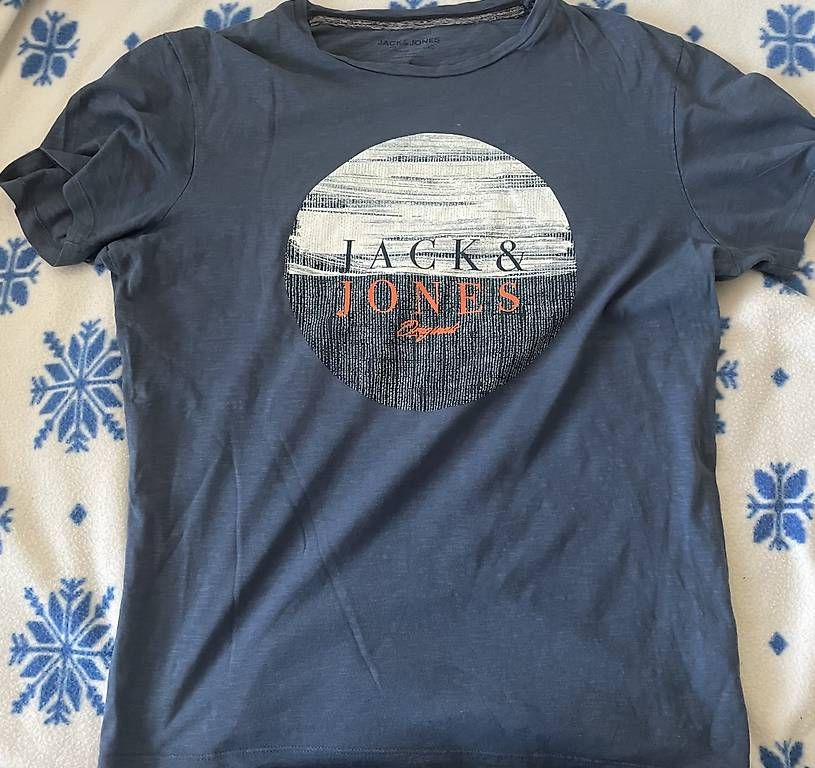 T-shirt: Jack and Jones T-shirt – Usato da Luzern venduto da Andrej35