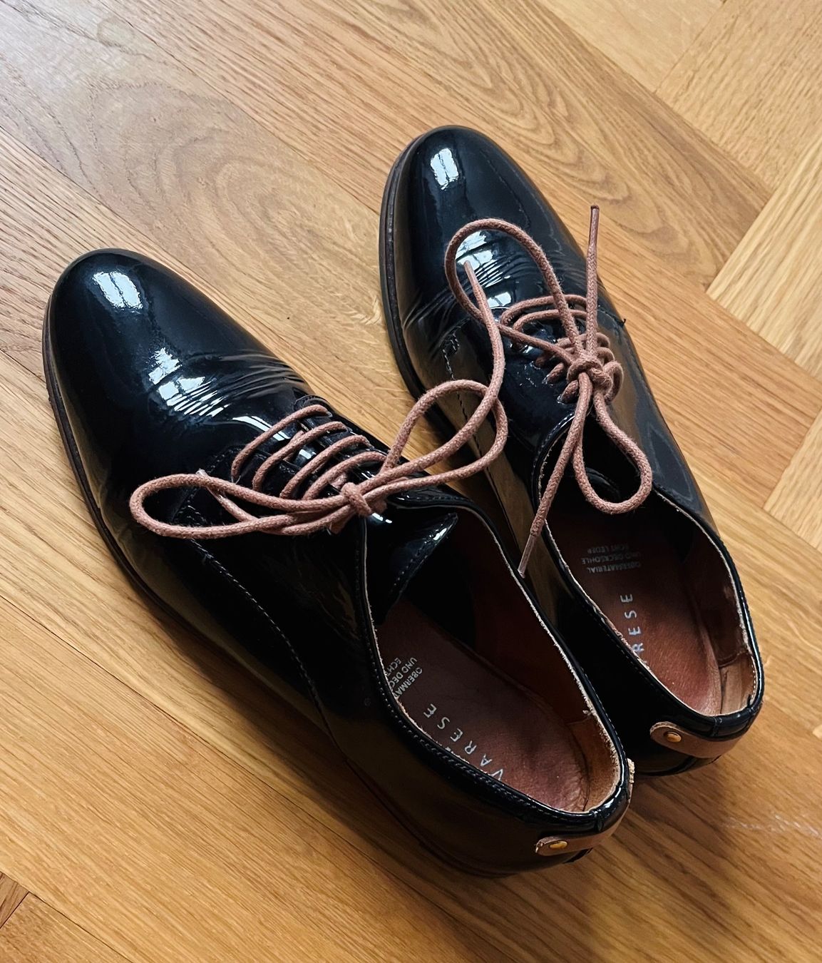 Scarpe da donna: Lackschuhe, Gr. 38 – Usato da Basel venduto da oli_hpw7