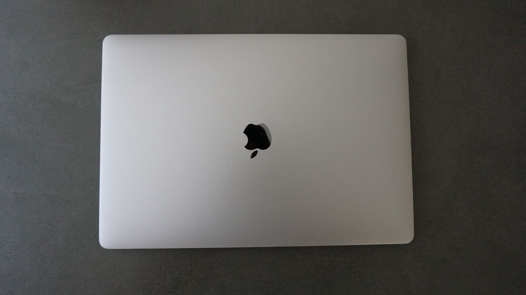 Apple Notebook: MacBook Pro mit Touch Bar Mid 2018 15-Zoll – Usato da Rümlang venduto da royuec 2