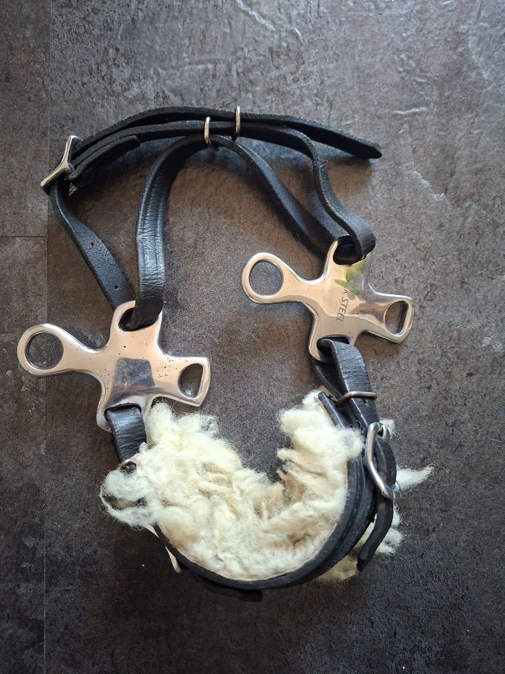 Zaumzeug & Halfter: Hackamore mit Lammfell – Gebraucht aus Bad Ragaz von ele_62tq