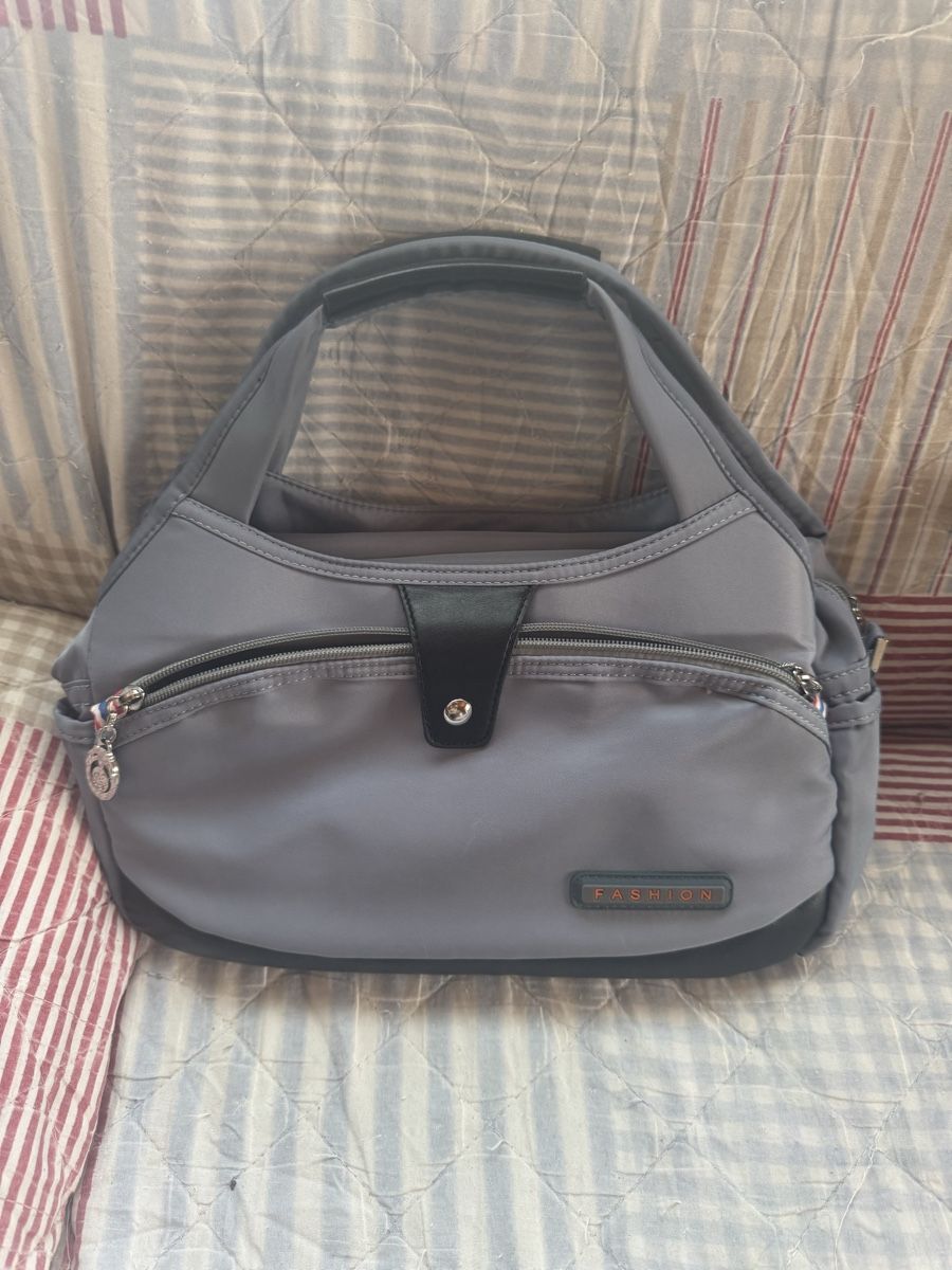 Taschen für Damen: Handtasche grau Stoff neuwertig – Gebraucht aus Rhäzüns von sor_2ny2