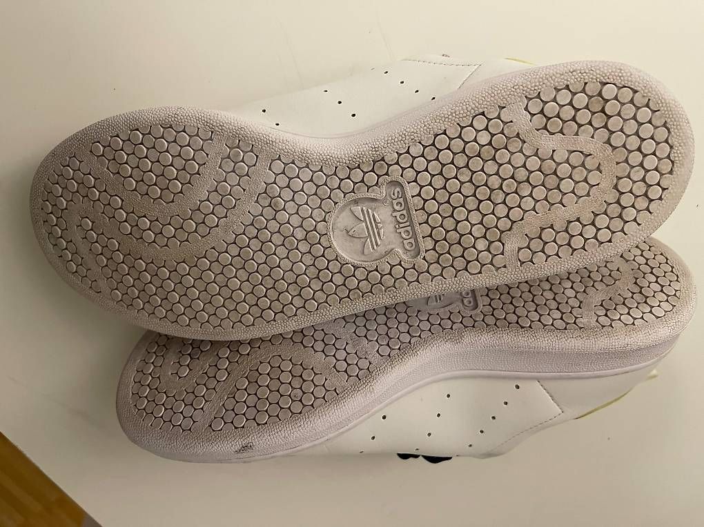 Scarpe da donna: Zwei Paar Adidas-Schuhe in Grösse 39.5 – Usato da Zürich venduto da alisia03 2