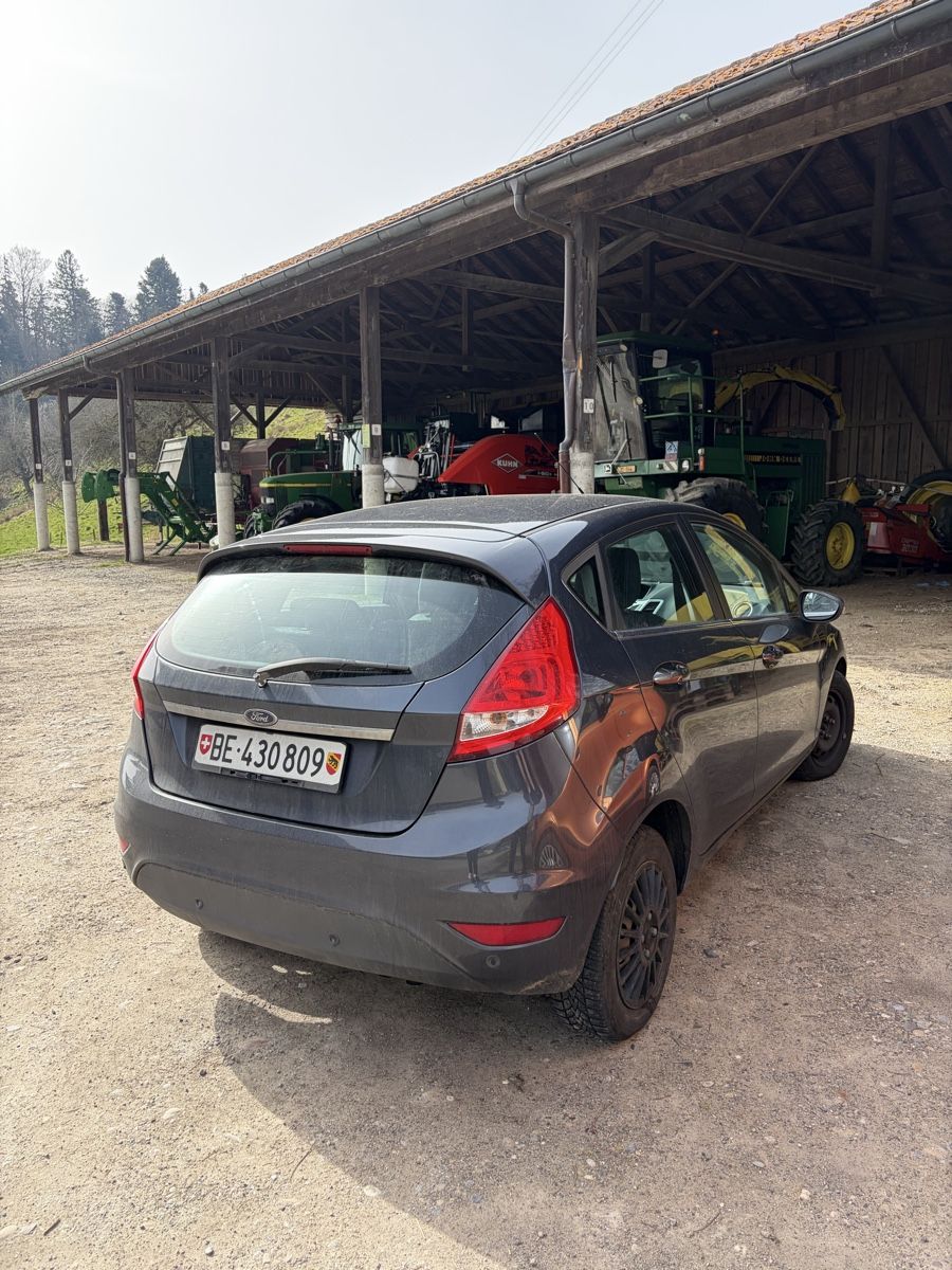 Ford Automobili: Ford Fiesta 1.6L dunkelgrau – Usato da Lützelflüh-Goldb venduto da joanaa.d 1