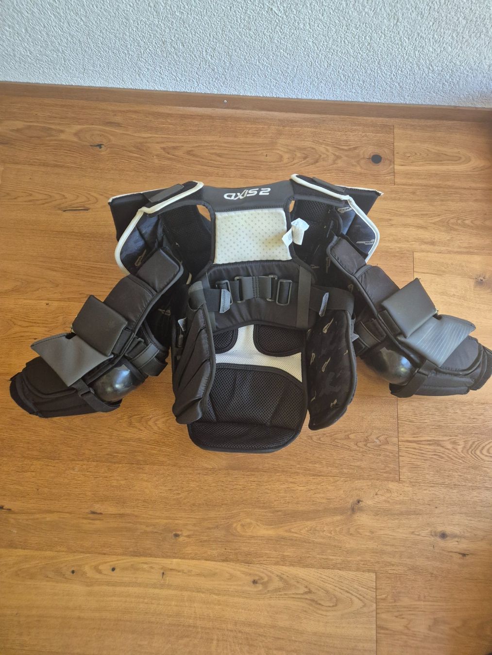 Ccm Protezioni & Imbottiture: Goalie Brustpanzer CCM Axis 2 – Usato da Bowil venduto da Pascal.riffersegg31 1