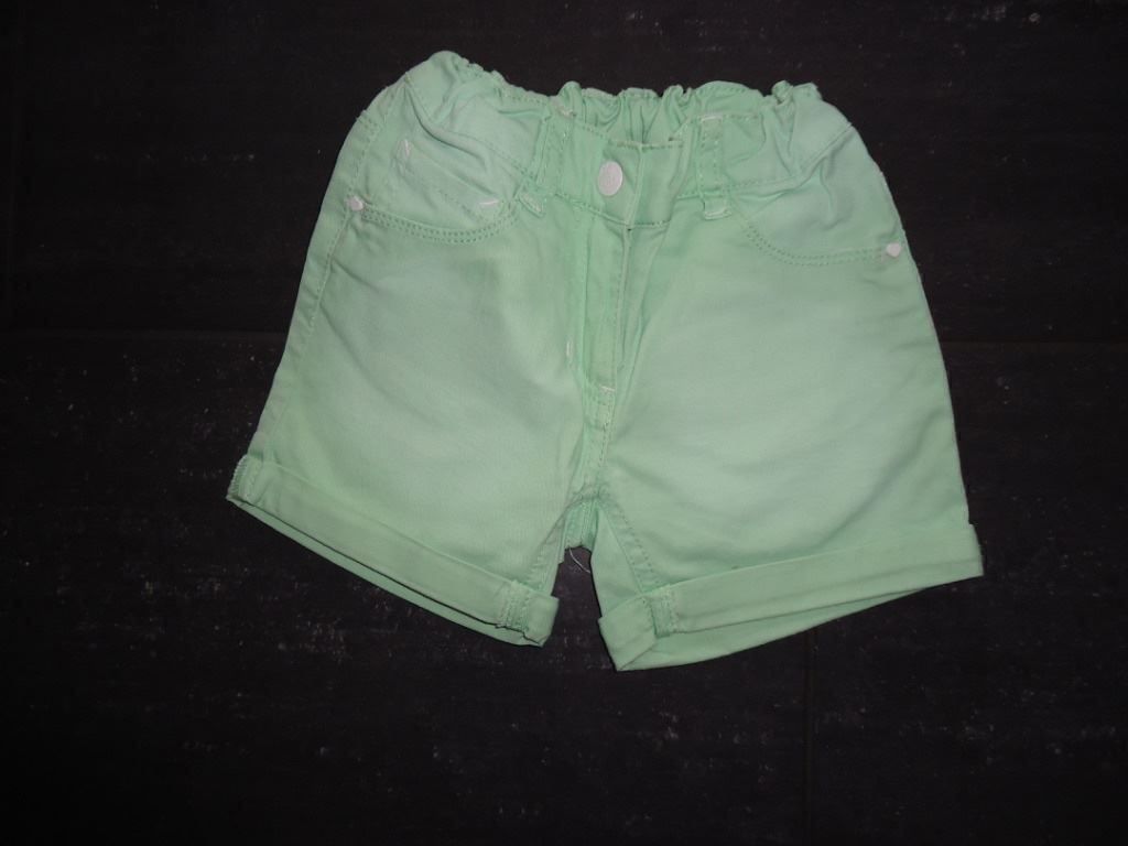 Pantaloni: Hellgrüne Shorts, Grösse 98 – Usato da Wohlen AG venduto da Michi761