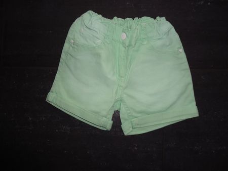 Hellgrüne Shorts, Grösse 98