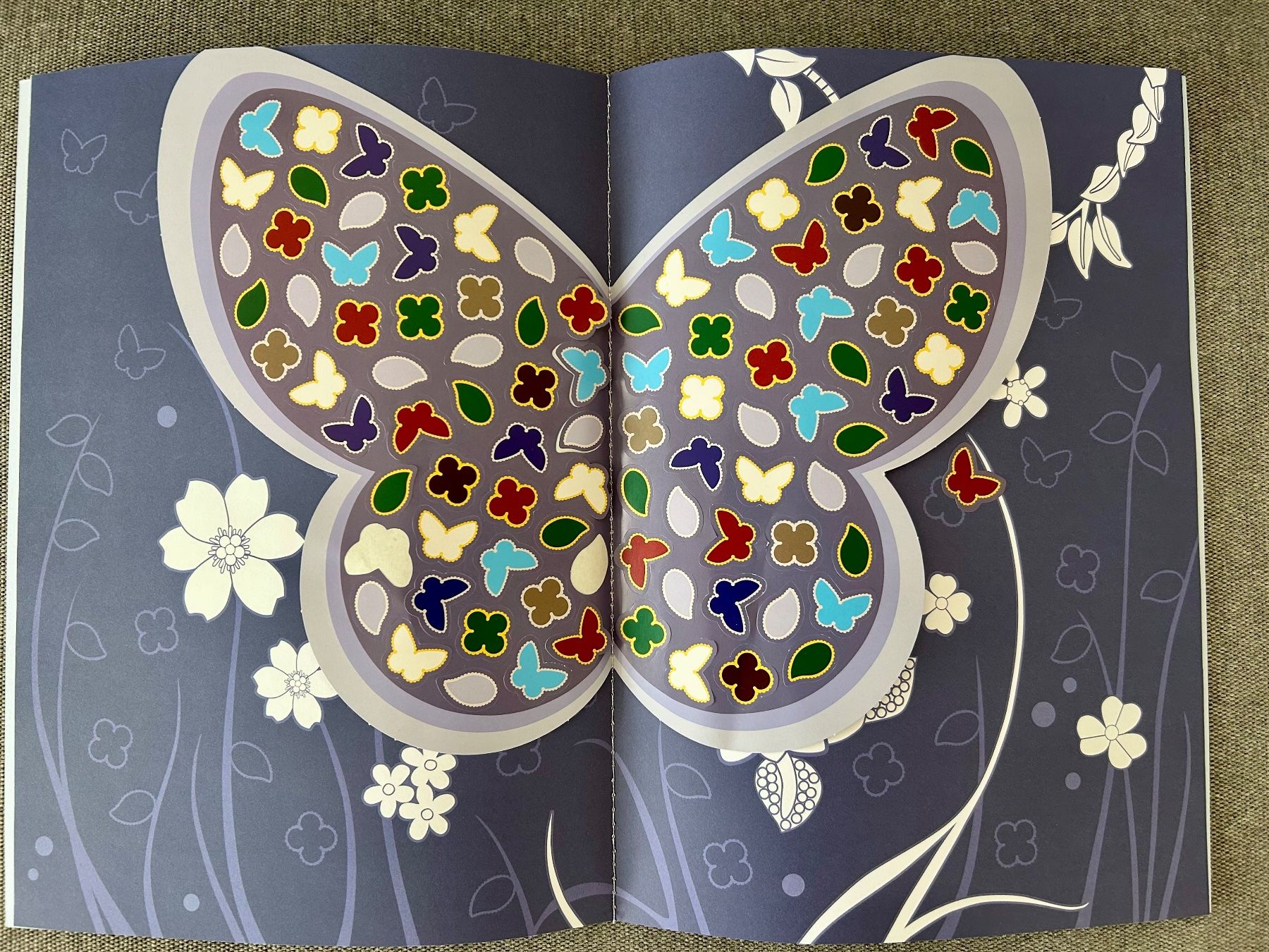 Giocattoli: Van Cleef & Arpels | Mal- und Stickerbuch + Farbstifte – Nuovo (secondo la descrizione) da Zürich venduto da Hermia 4