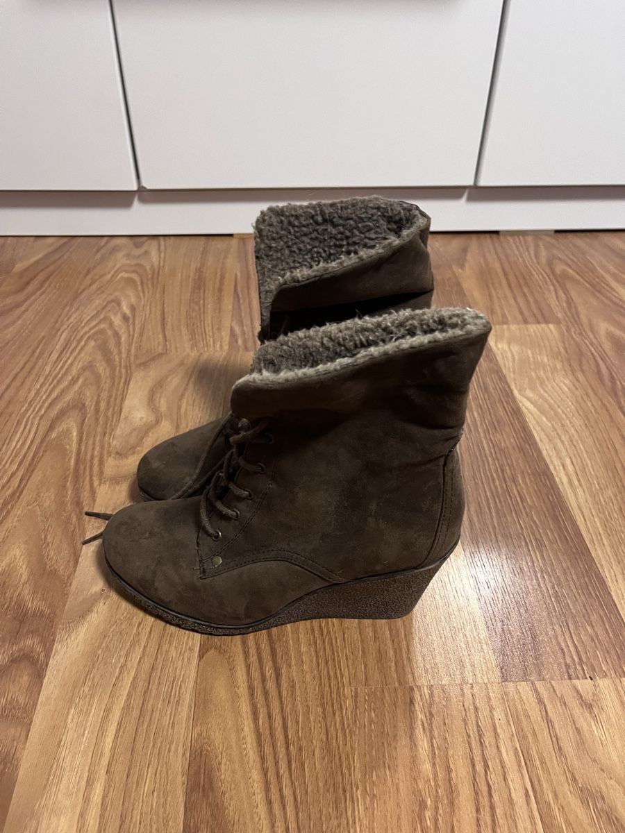 Scarpe da donna: Winter Absatzschuhe – Usato da Romanshorn venduto da Luette19 1