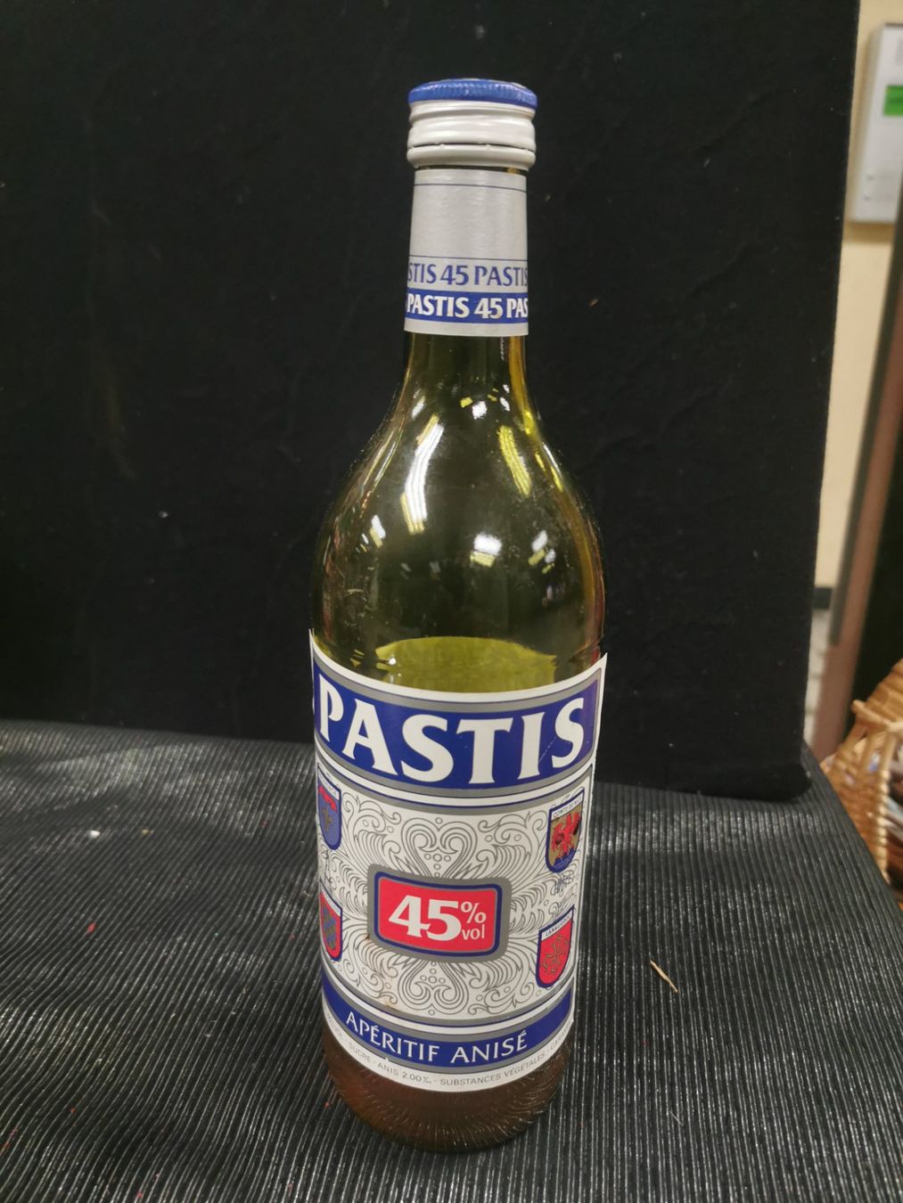 Bevande alcoliche: TRÈS ANCIENNE BOUTEILLE DE PASTIS ENTAMÉE – Usato da Genève venduto da Leboucheoreilles