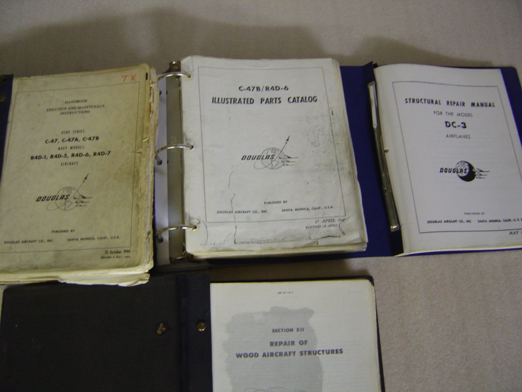 Libri: Douglas DC-3 Manuals – Usato da Rorschacherberg venduto da Firewall6 2