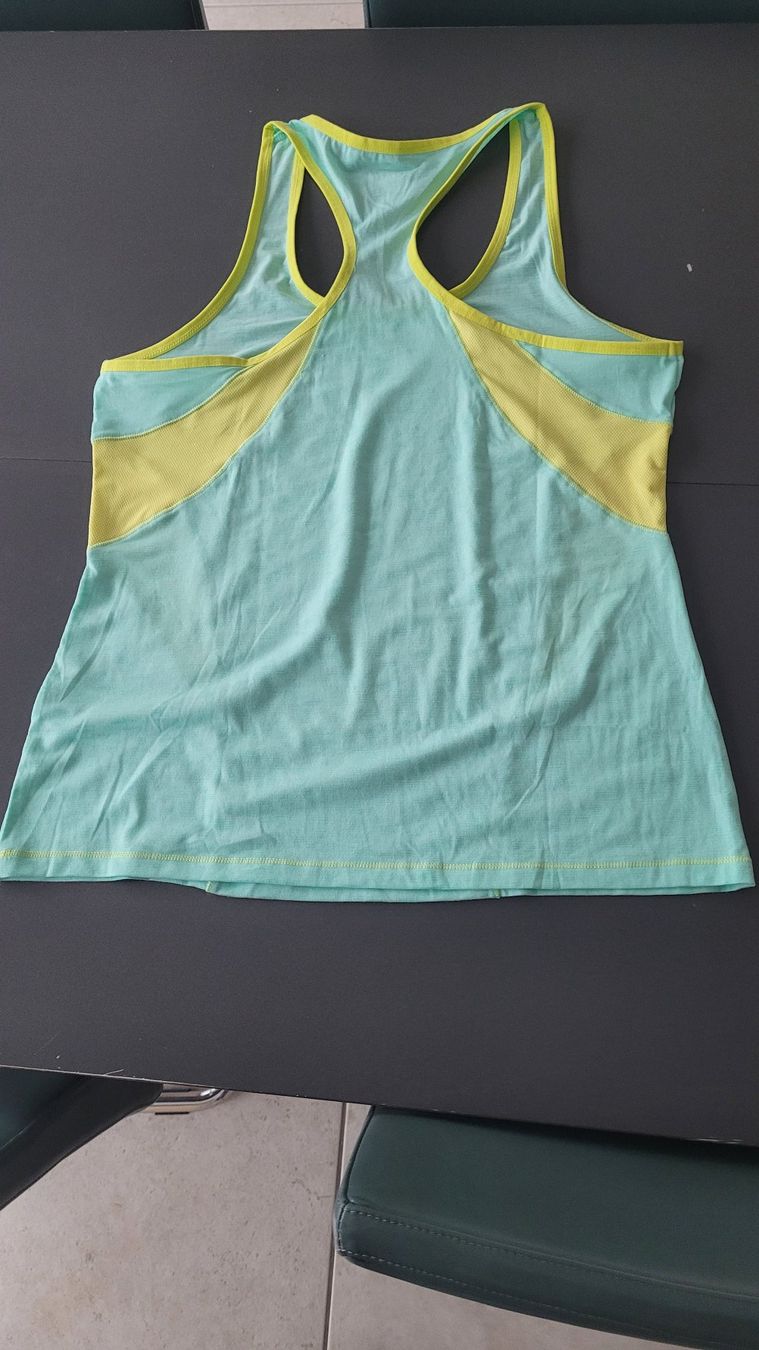 Top: Sport Shirt, ärmellos – Nuovo (secondo la descrizione) da Unterentfelden venduto da Koki4 1