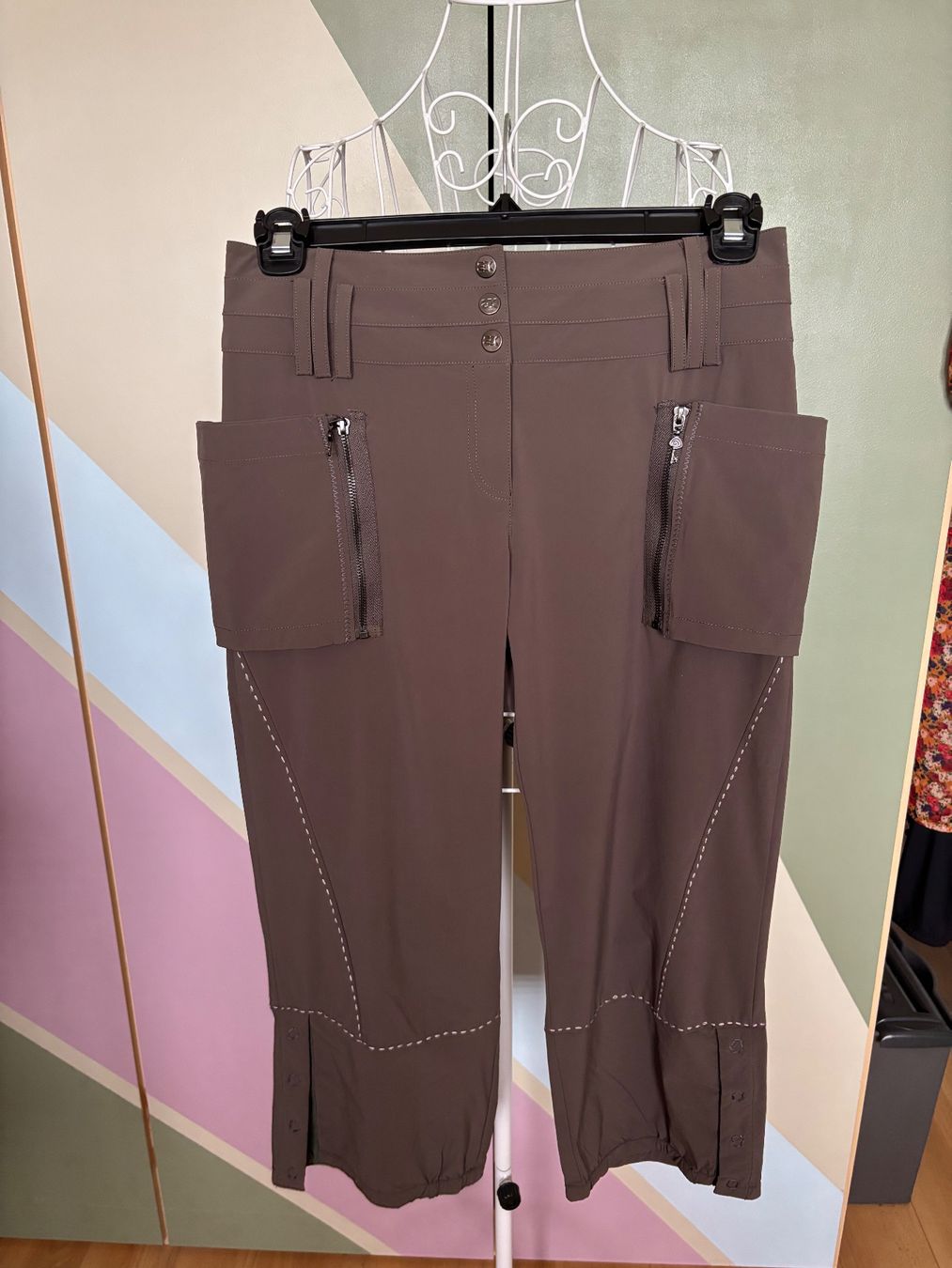 Pantaloni: Pantalon 3/4 neuf Akela – Usato da Murten venduto da Louis1954