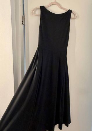 Schwarzes Kleid, OGL Move. U-Boot-Ausschnitt, Taschen