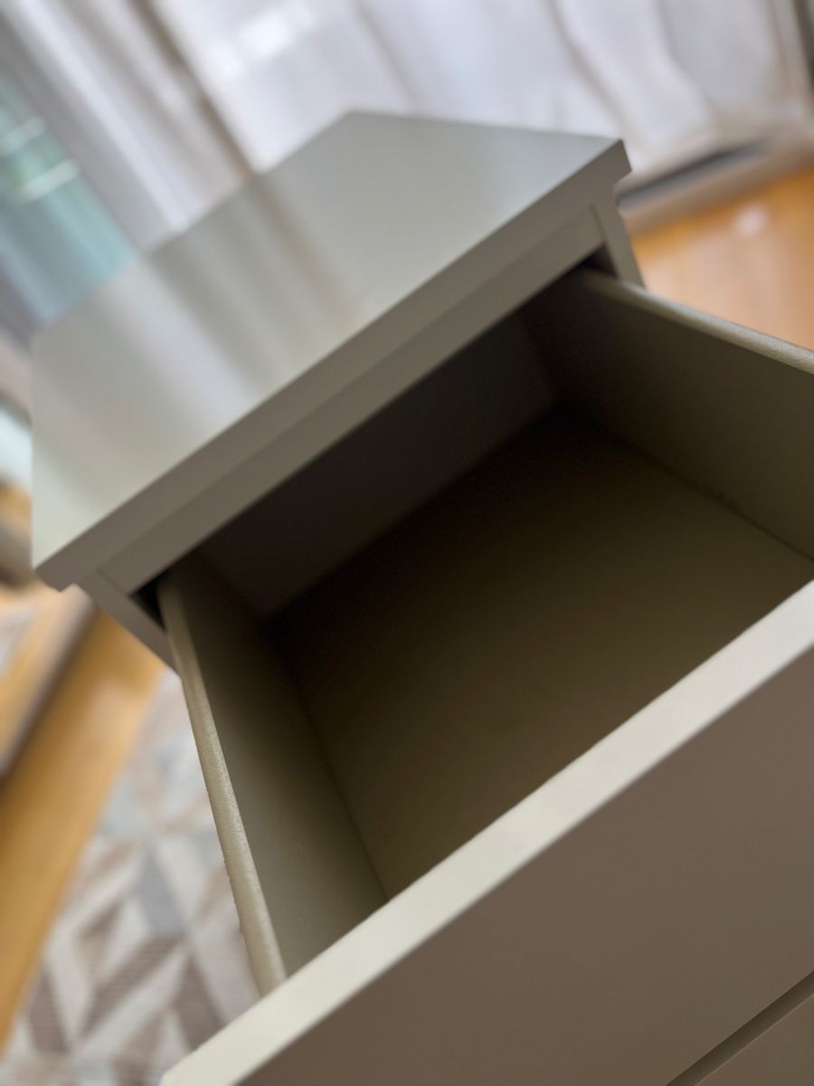 Ikea Comodini: IKEA MALM Nachttisch – Usato da Murten venduto da Lukas_Kalna 3