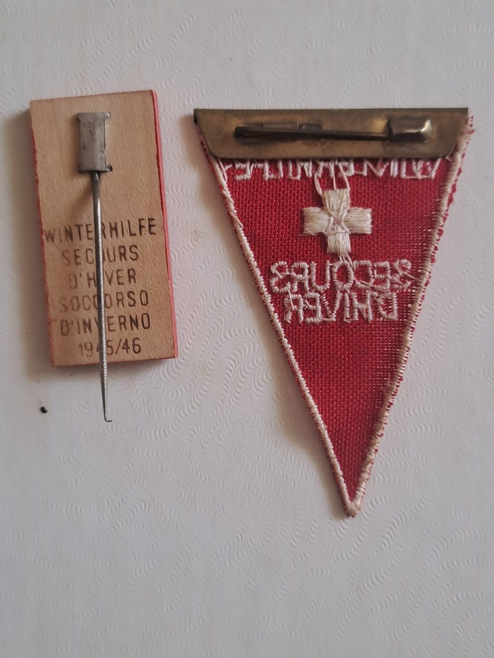Plaquettes & Badges: Insignes Secours d'hiver  suisse – D'occasion à LAUSANNE par KWEW 1