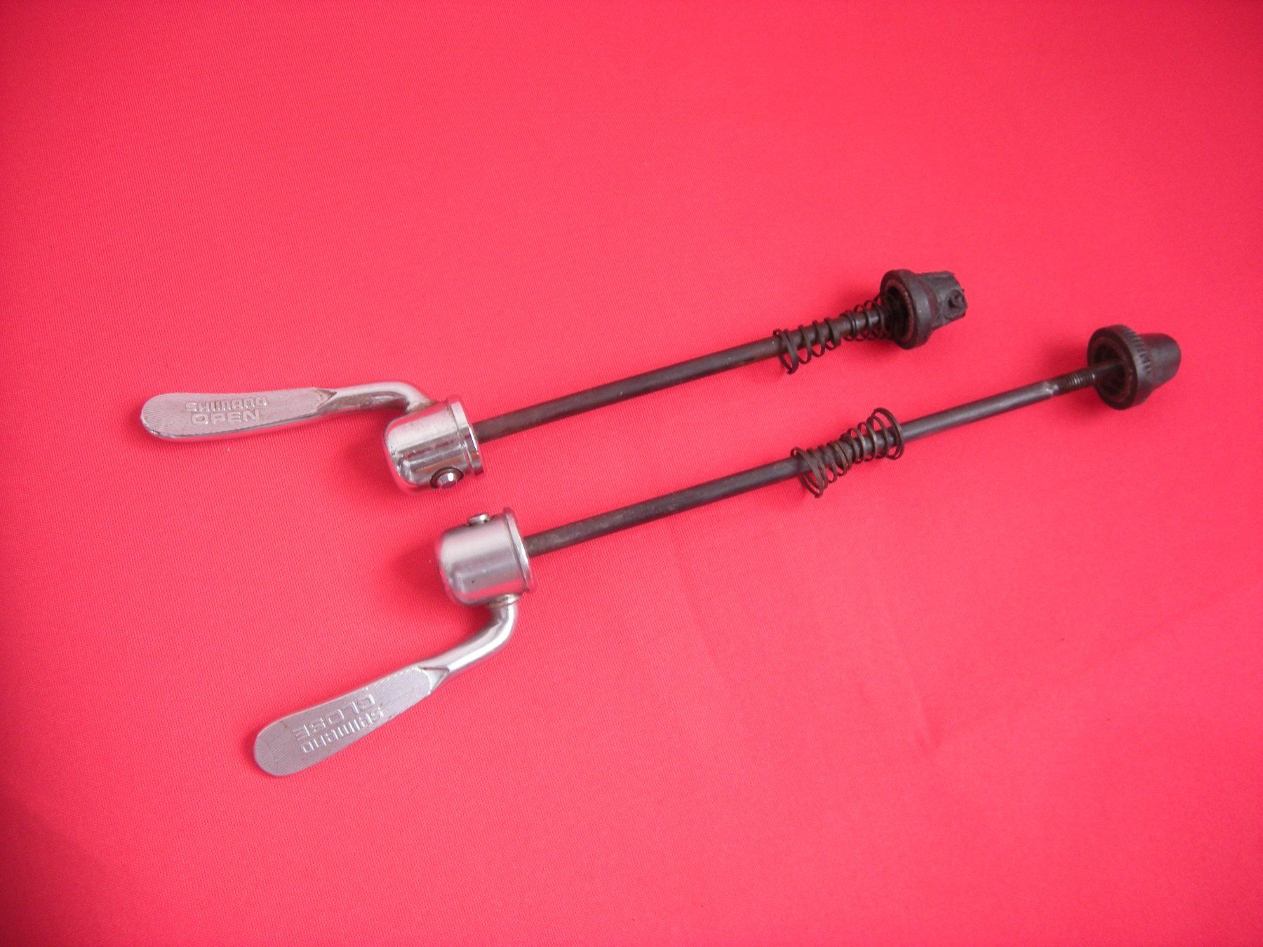 Shimano Pezzi di ricambio: Rennvelo Schnellspanner Shimano 2 Stk – Usato da Spreitenbach venduto da Sniper8952 1