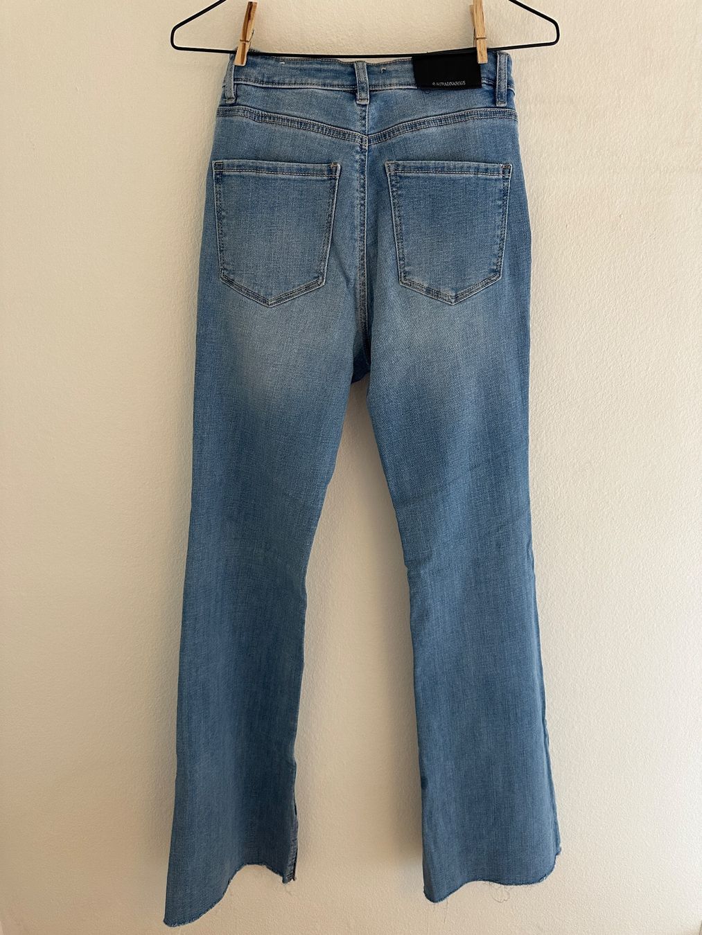 Stradivarius Jeans: Stradivarius Tall Flared Jeans – Gebraucht aus Zürich von enl_It9y 1