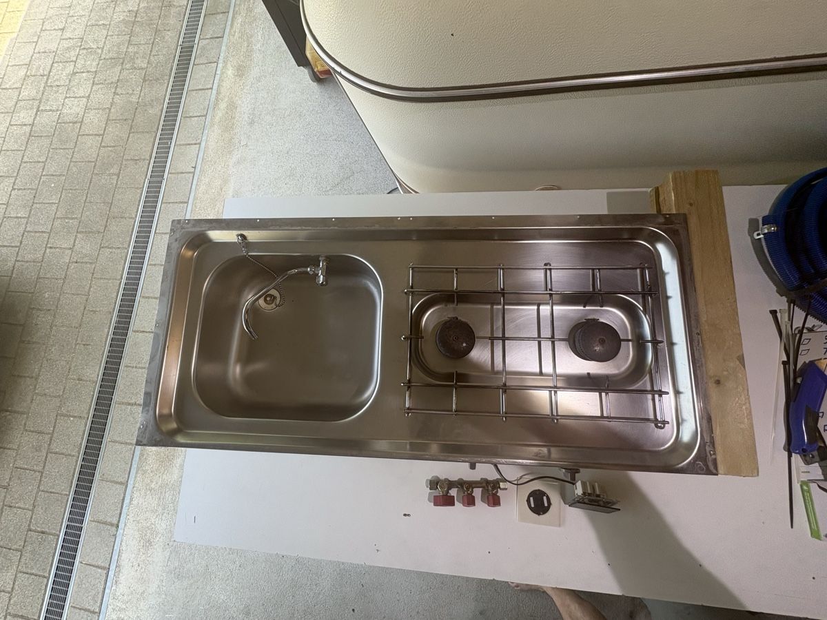 Cuisines complètes: Kocher/Spüle Kombination aus Oldtimer Wohnwagen – D'occasion à Männedorf par Tveri78 2