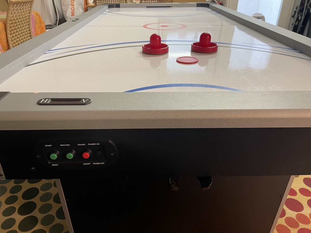 Spielzeuge: Airhockey-Tisch – Gebraucht aus Urtenen-Schönbühl von katze008 1